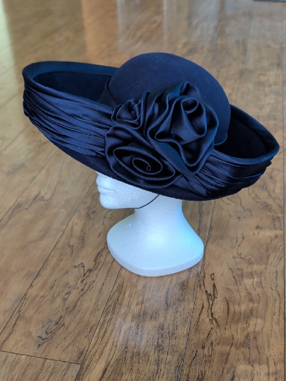 Whittall & Shon Vintage Women's Navy Wool Wide-Brim Satin Trim Hat wtih Rosette